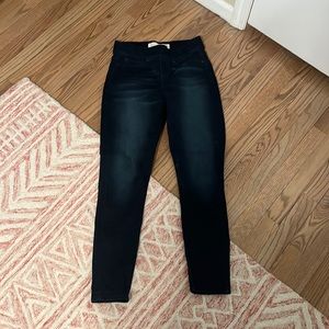 Levi Pull on jean